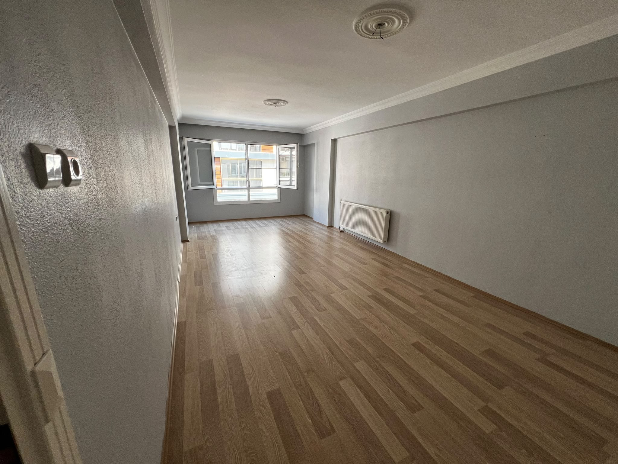 Pazar Pazarı Sokağı'nda Satılık 3+1 Ara Kat Daire | 140 m² | FuzulEvim, EminEvim kredi imkanıyla