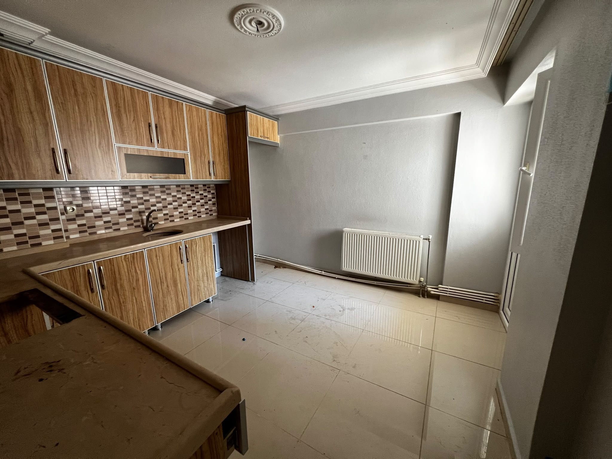 Pazar Pazarı Sokağı'nda Satılık 3+1 Ara Kat Daire | 140 m² | FuzulEvim, EminEvim kredi imkanıyla