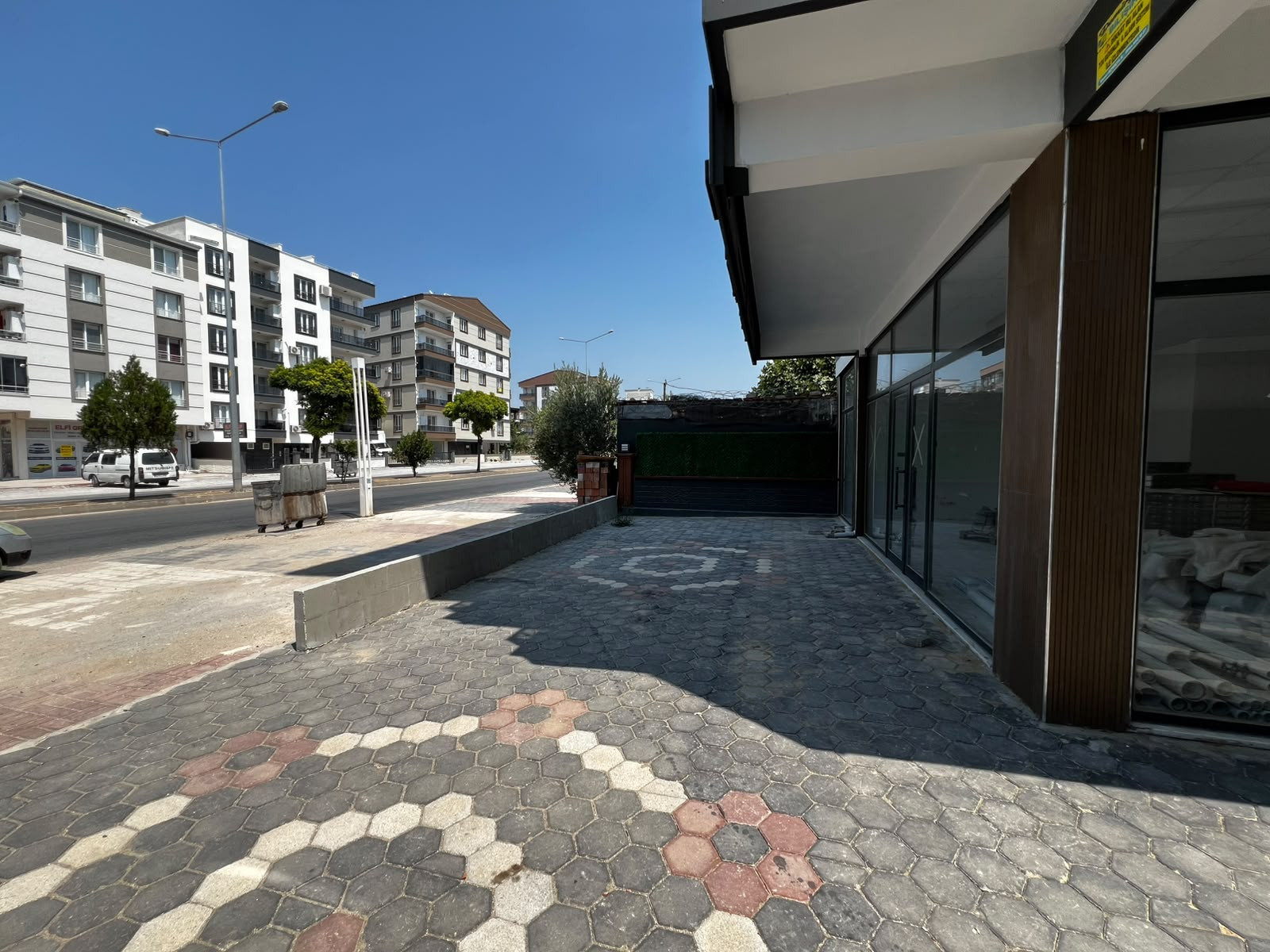 Akhisar Cumhuriyet Mahallesi'nde Ring Yolu Üzeri Sıfır Satılık Dükkan | 140 m²