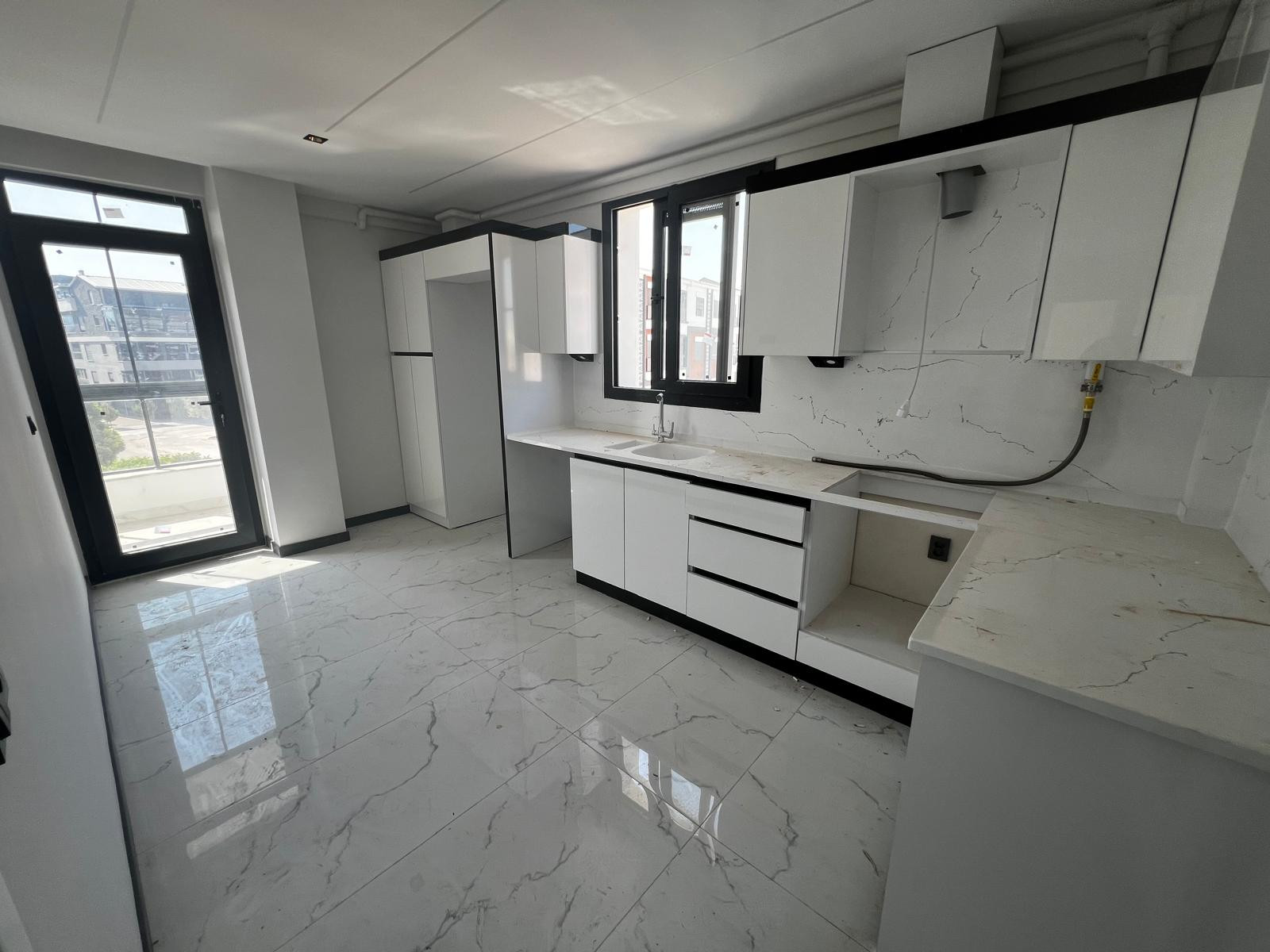 🏡 Akhisar'da Park Cepheli Ultra Lüks Sıfır 3+1 Daire | Kapalı Otoparklı