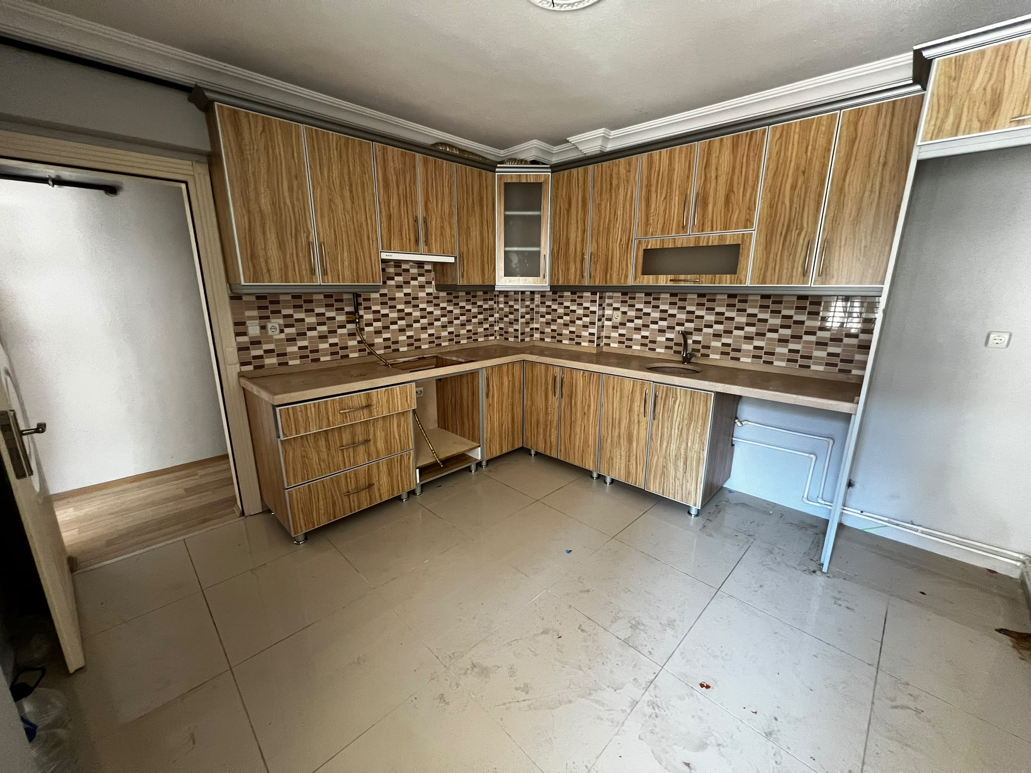 Pazar Pazarı Sokağı'nda Satılık 3+1 Ara Kat Daire | 140 m² | FuzulEvim, EminEvim kredi imkanıyla